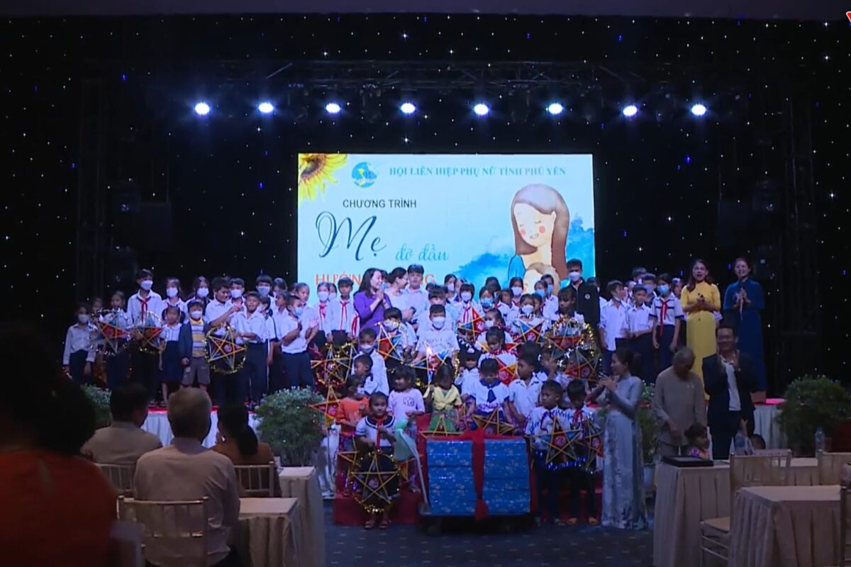 Rưng rưng trong ngày Hướng dương hội ngộ